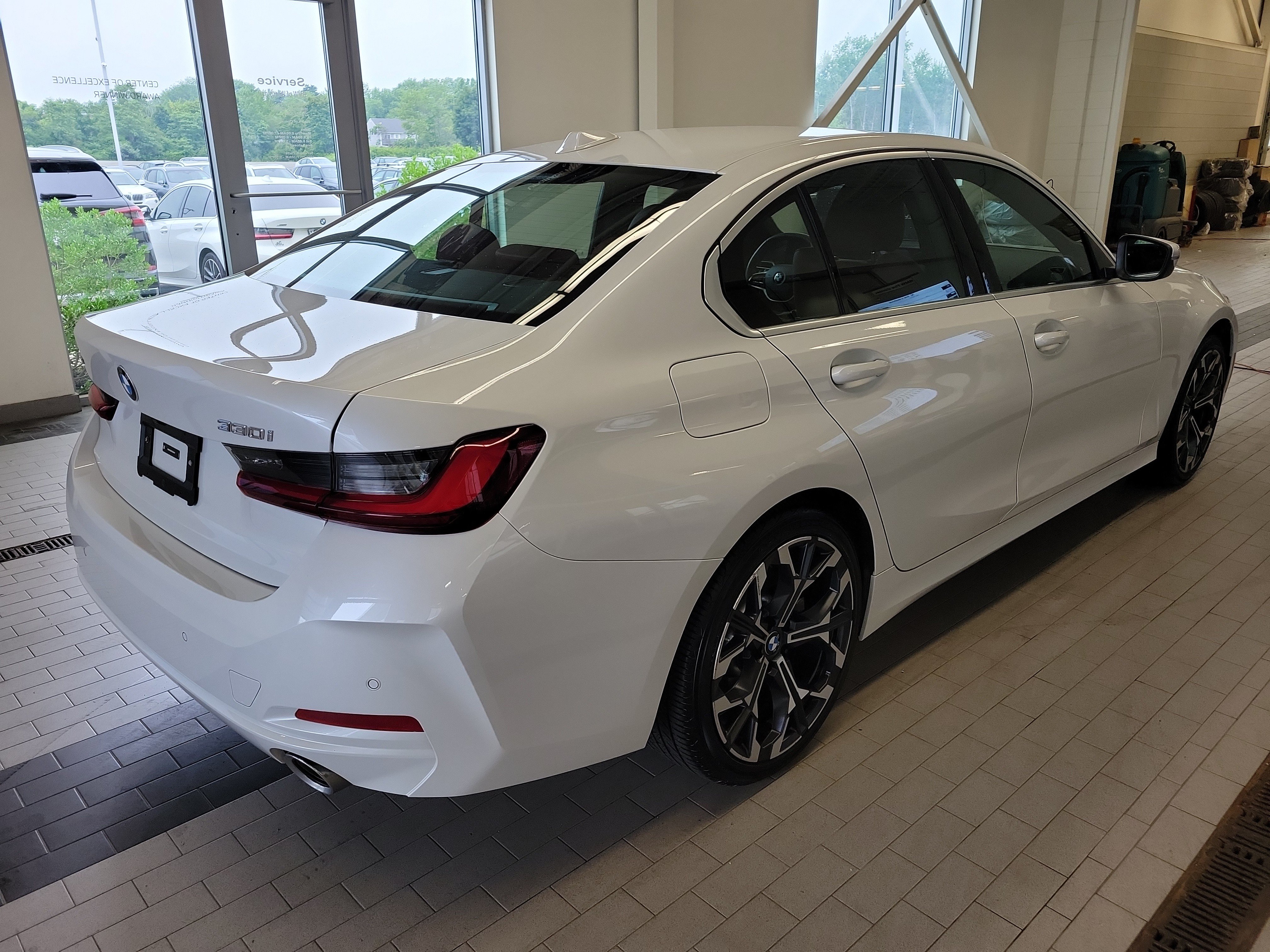 Used 2026 BMW 330i xDrive Sedan AWD/4WD image 5