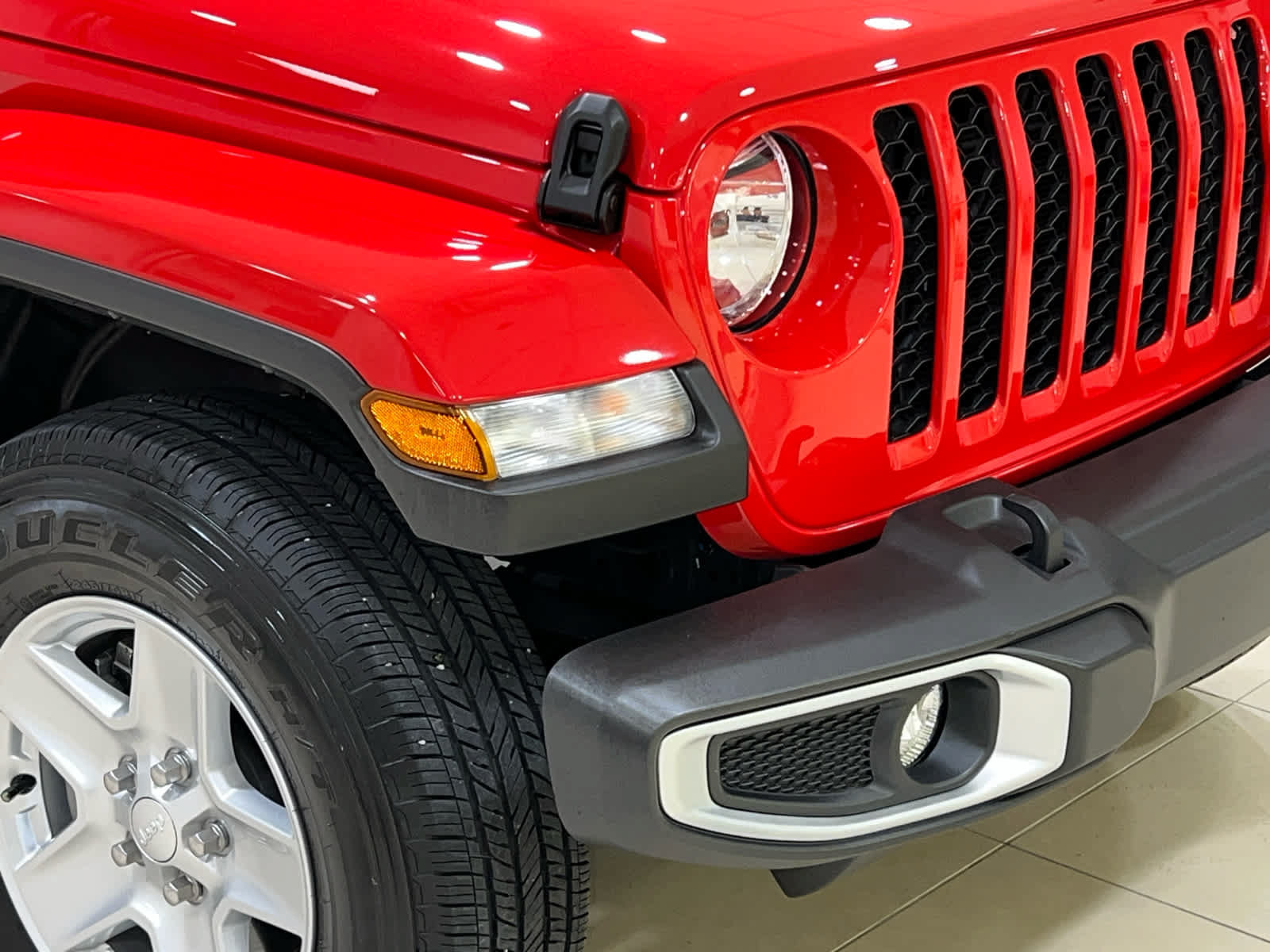 Used 2022 Jeep Gladiator Sport AWD/4WD image 2