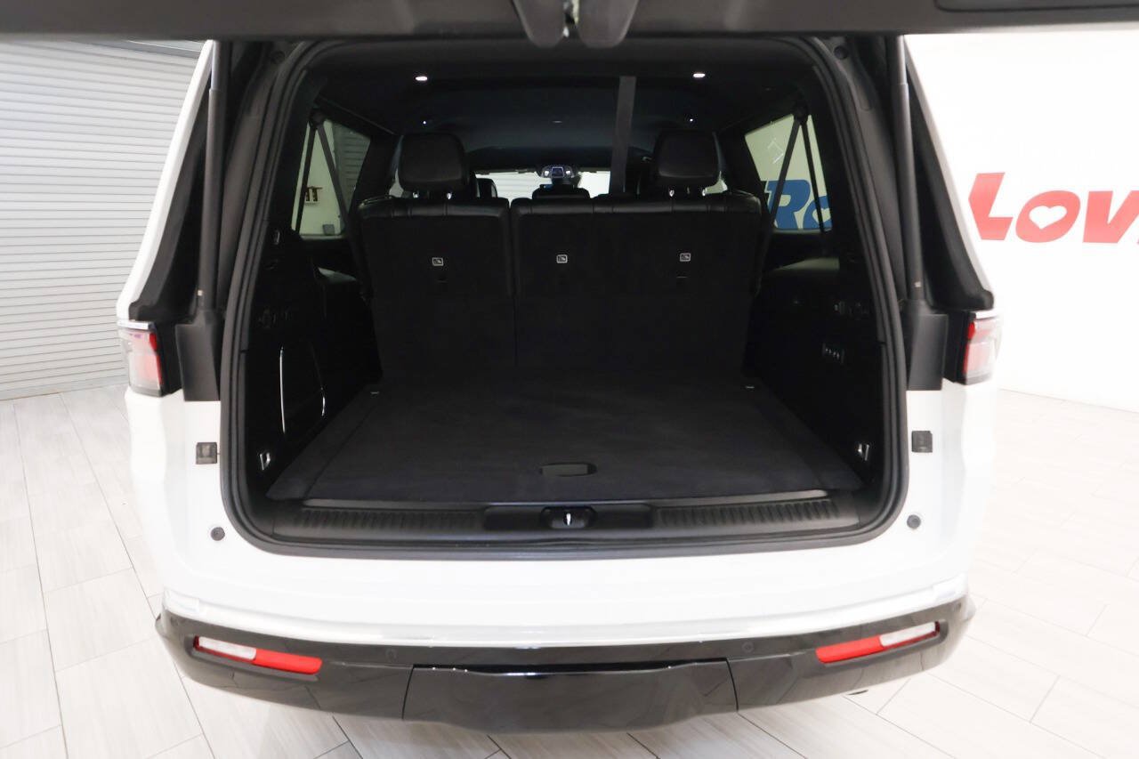 Used 2024 Jeep Wagoneer L Series II w/ Flexible Seating Group AWD/4WD image 34