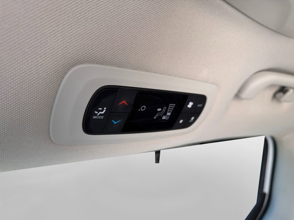 Certified 2024 Chrysler Pacifica Touring-L image 26