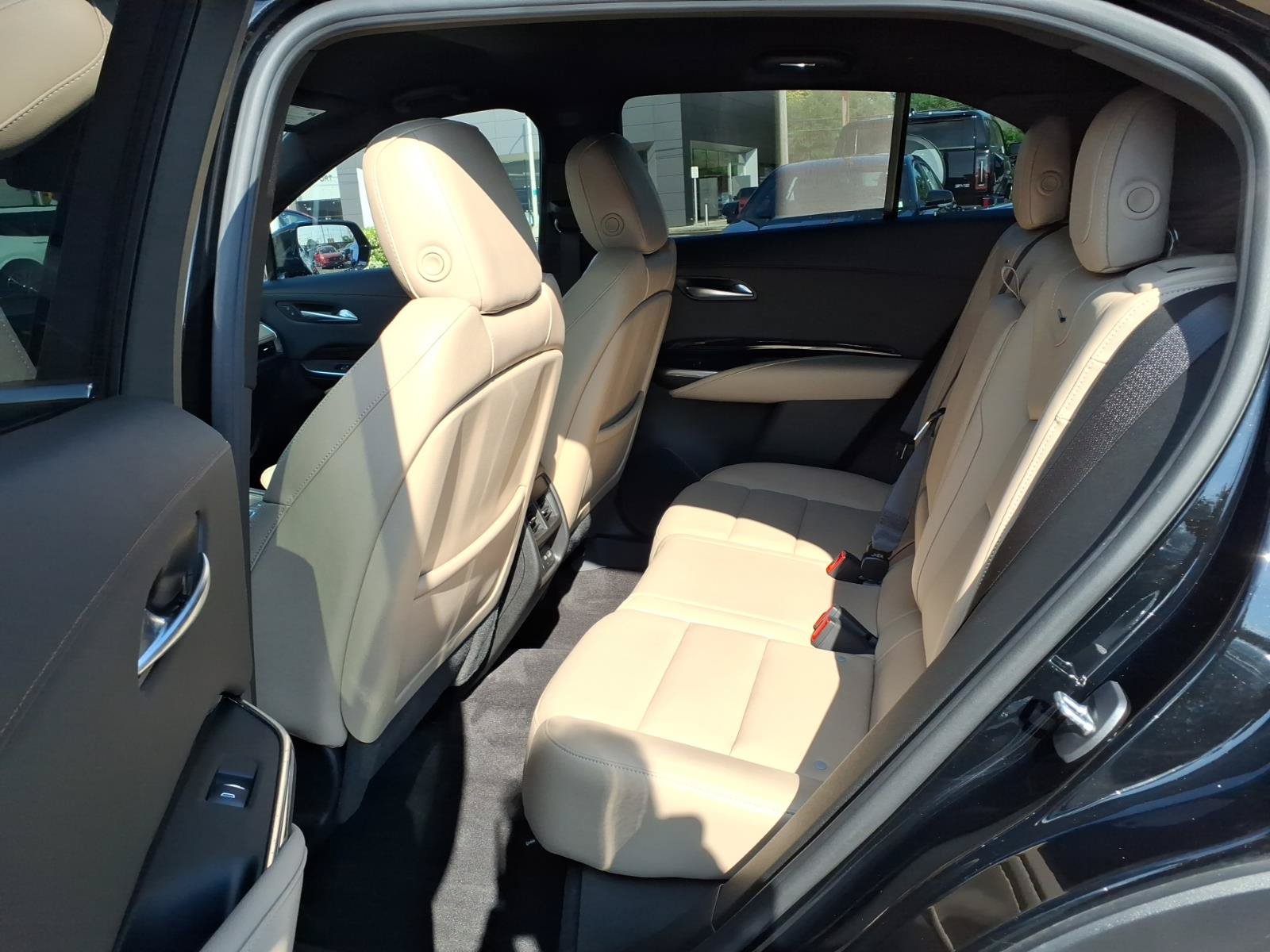 Used 2024 Cadillac XT4 Luxury w/ Cold Weather Package AWD/4WD image 15
