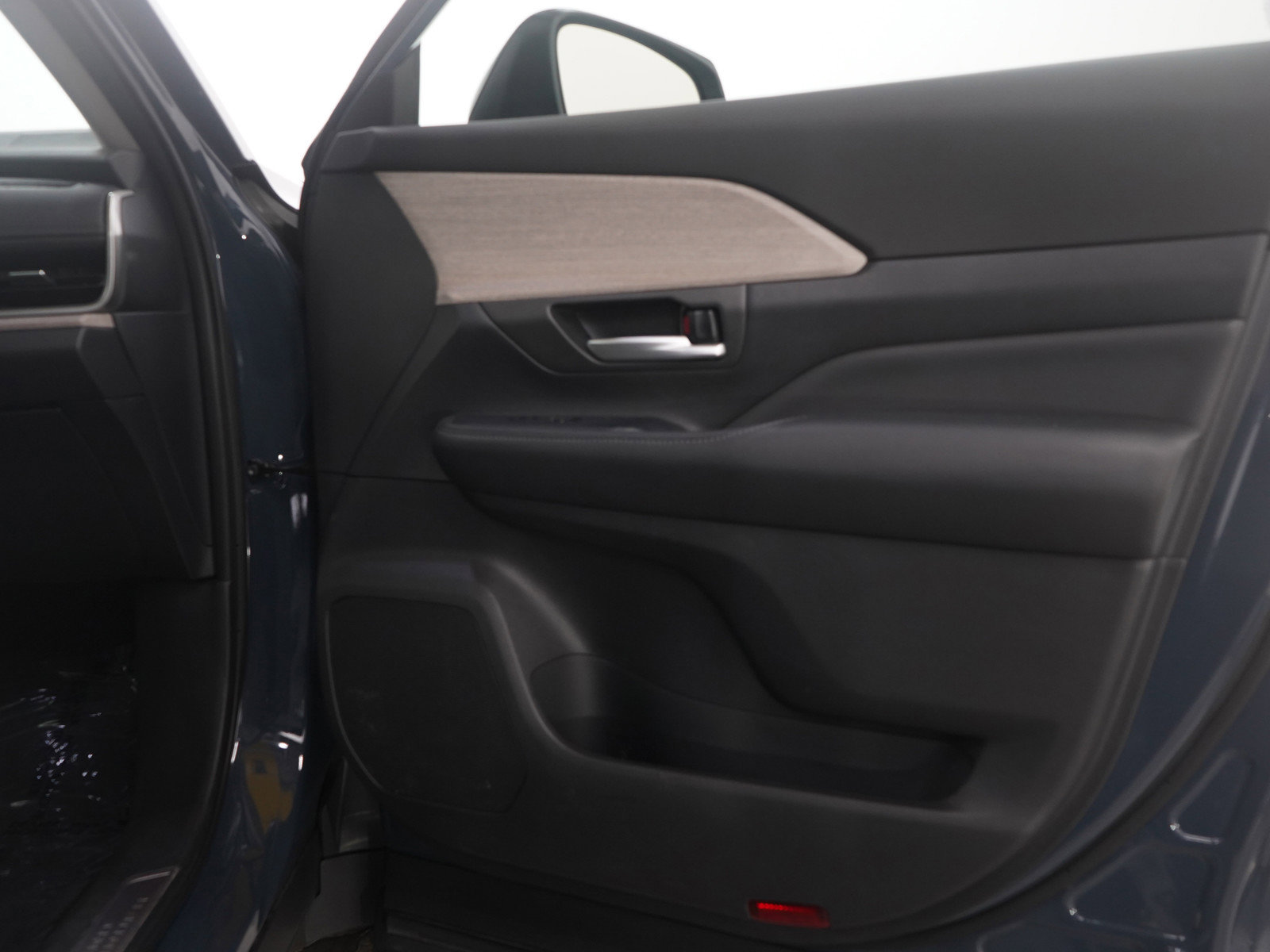 Used 2024 Toyota Grand Highlander Limited AWD/4WD image 9