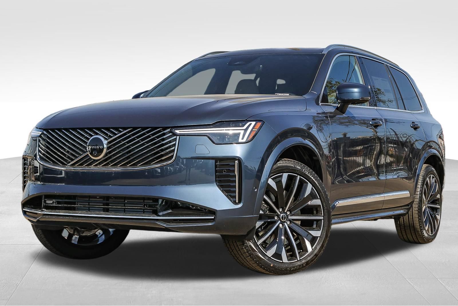 New 2026 Volvo XC90 T8 Plus w/ Protection Package Premier