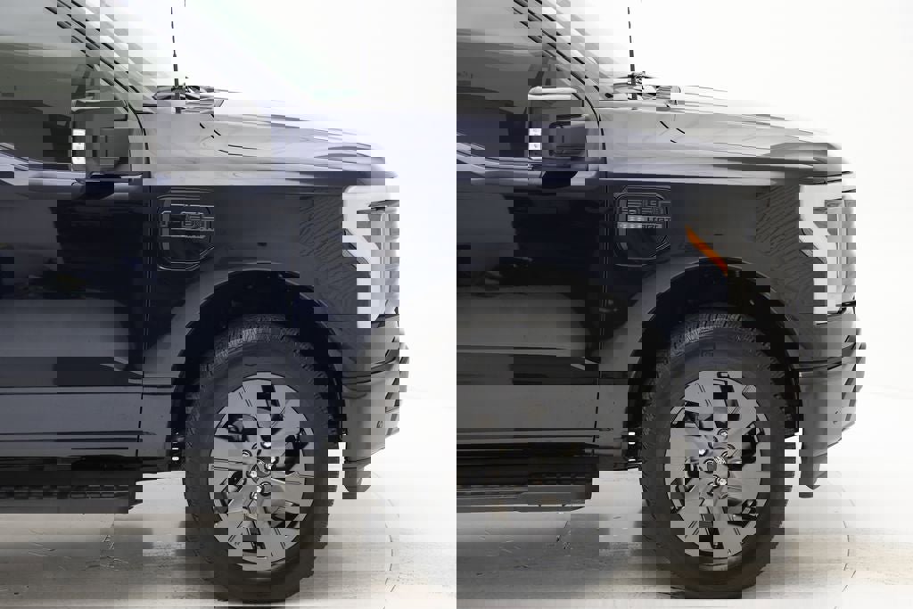 Used 2023 Ford F150 Lightning Lariat image 4