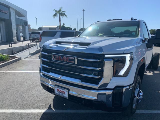 New 2026 GMC Sierra 3500 SLE RWD image 3