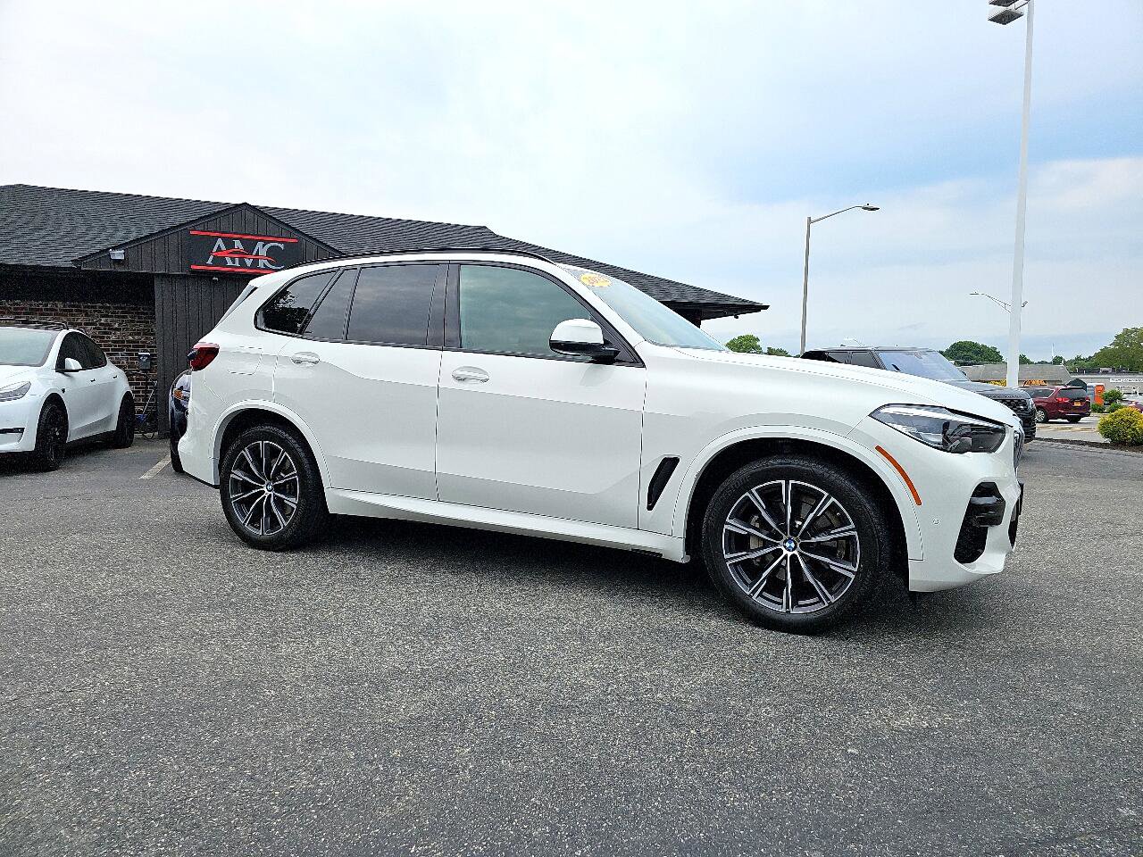 Used 2022 BMW X5 xDrive40i w/ M Sport Package image 13