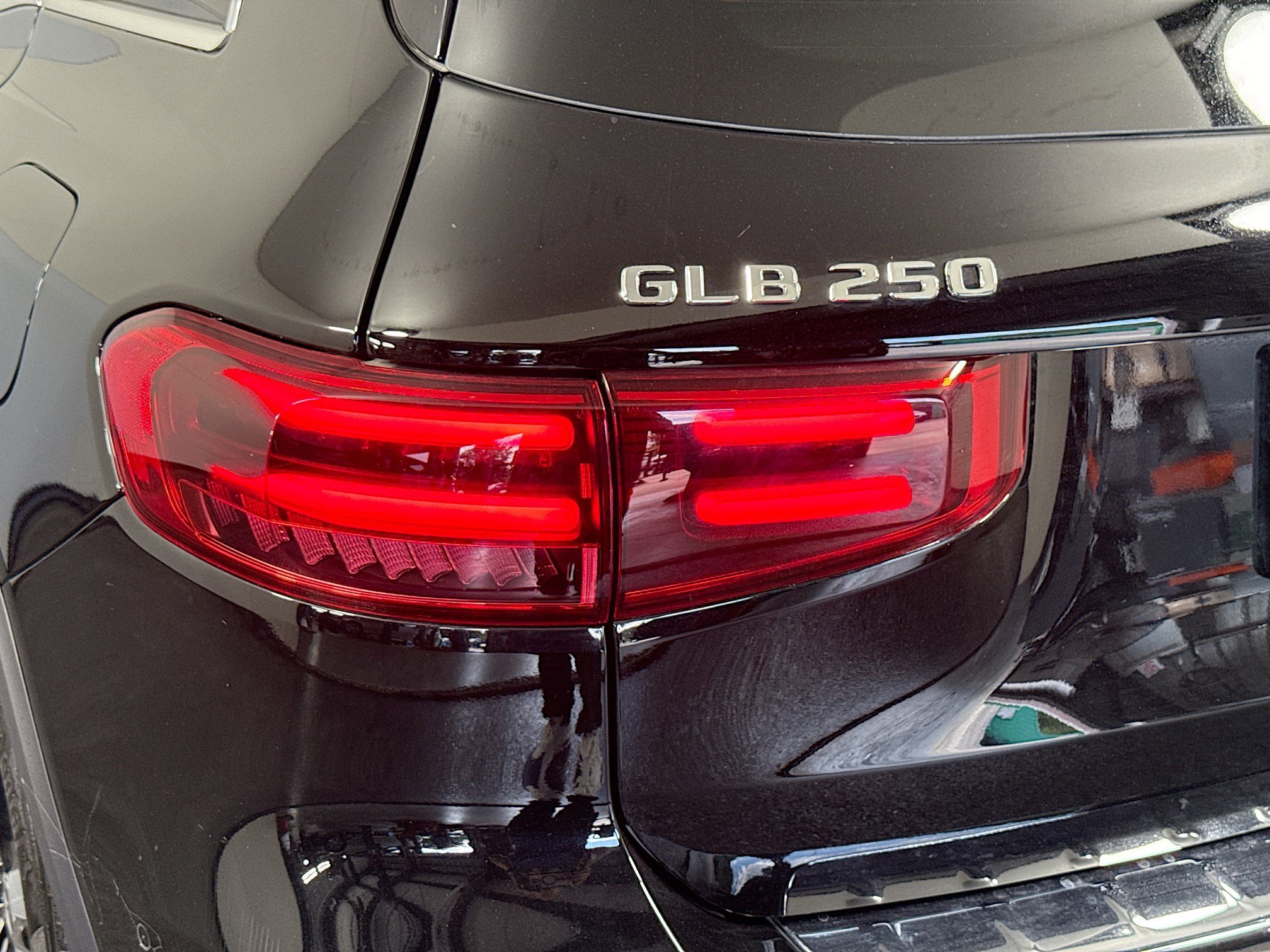 Used 2025 Mercedes-Benz GLB 250 image 36