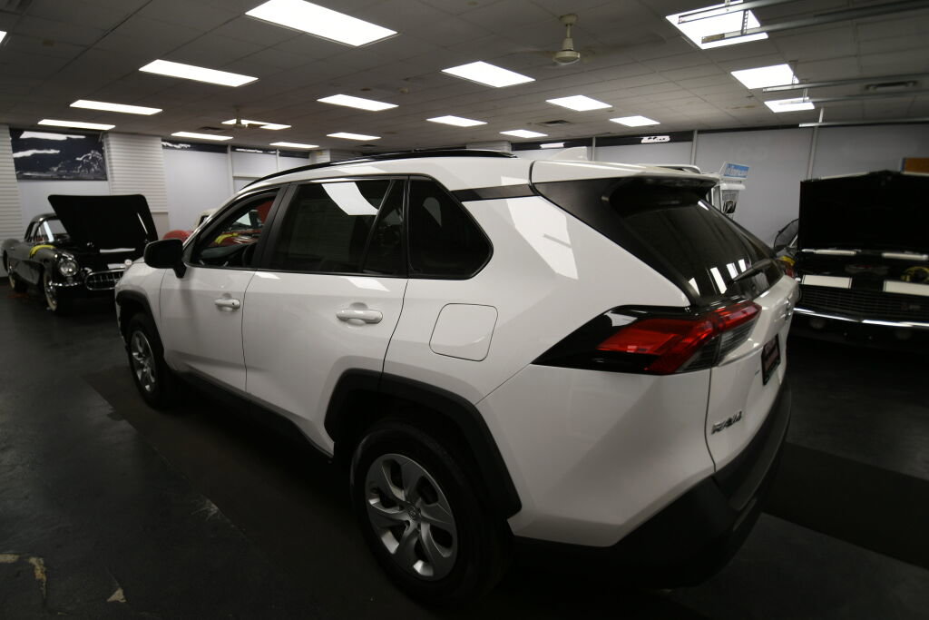 Used 2021 Toyota RAV4 LE w/ Carpet Mat Package (TMS) AWD/4WD image 5