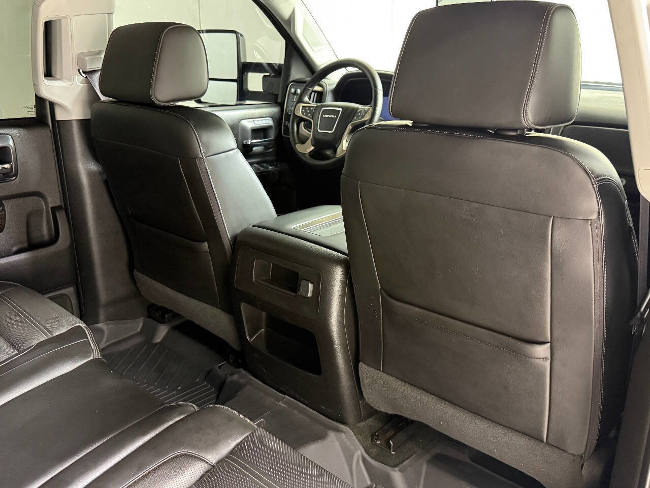 Used 2016 GMC Sierra 2500 Denali w/ Duramax Plus Package AWD/4WD image 33