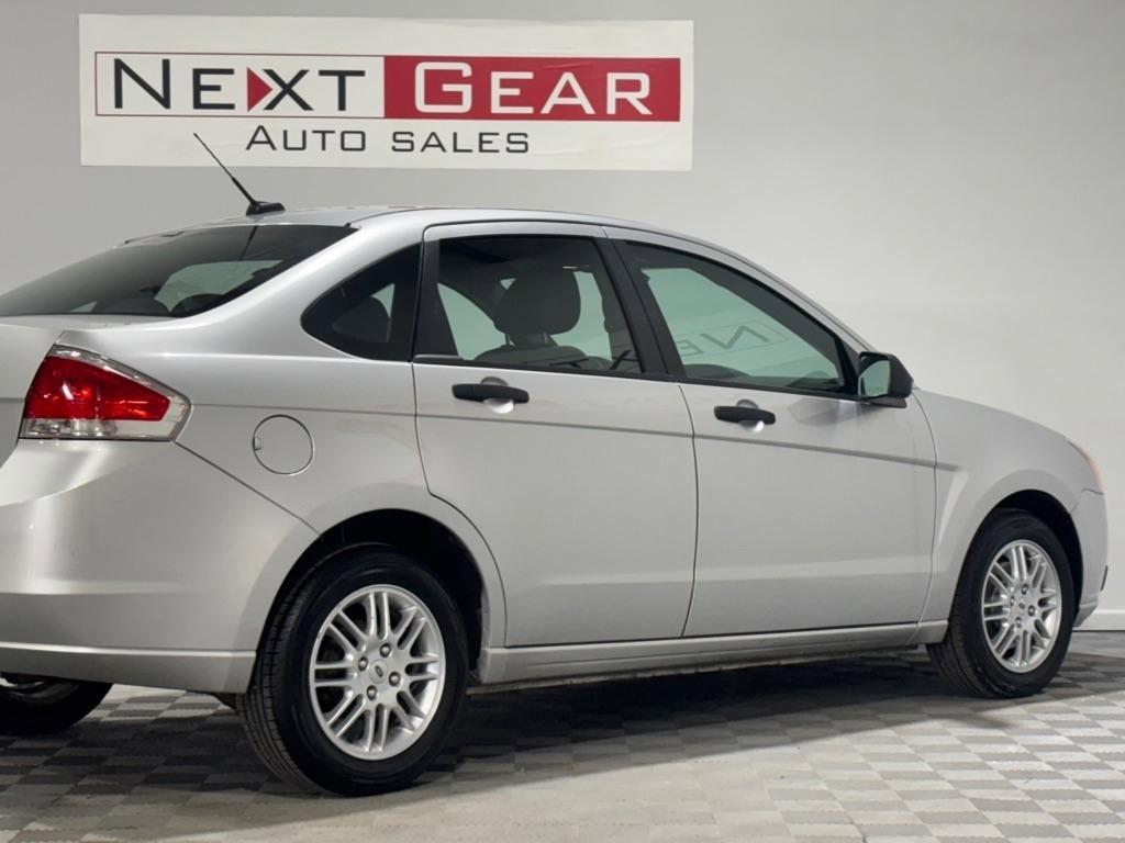 Used 2010 Ford Focus SE image 10