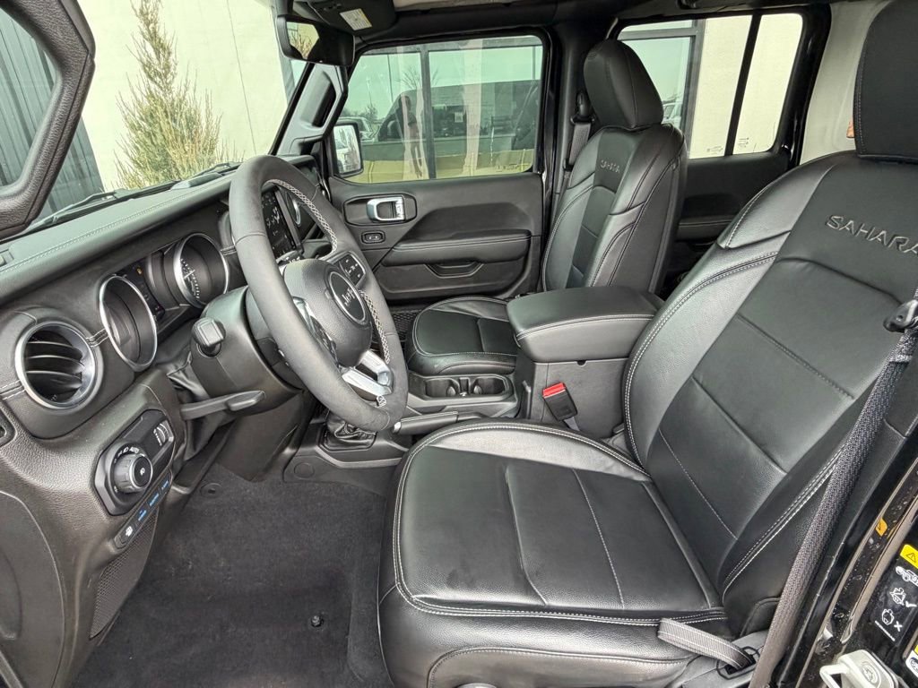 Used 2023 Jeep Wrangler Unlimited Sahara w/ Cold Weather Group AWD/4WD image 11