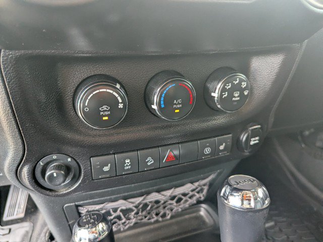 Used 2017 Jeep Wrangler Unlimited Rubicon w/ Connectivity Group AWD/4WD image 19