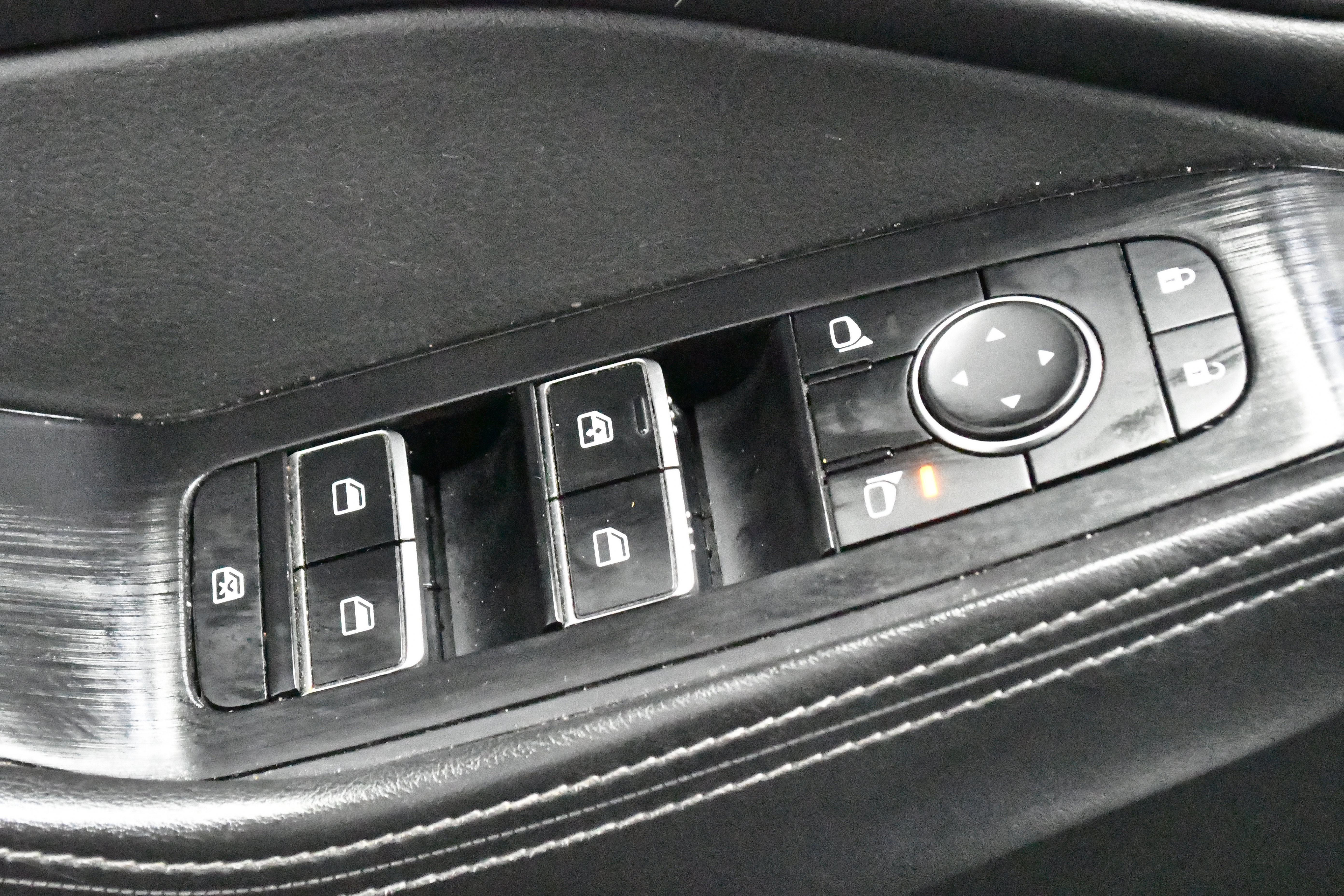 Used 2023 Nissan Rogue SL w/ SL Premium Package image 17