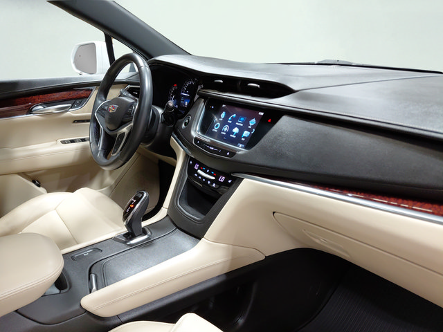 Certified 2018 Cadillac XT5 Luxury w/ Driver Awareness Package FWD image 18