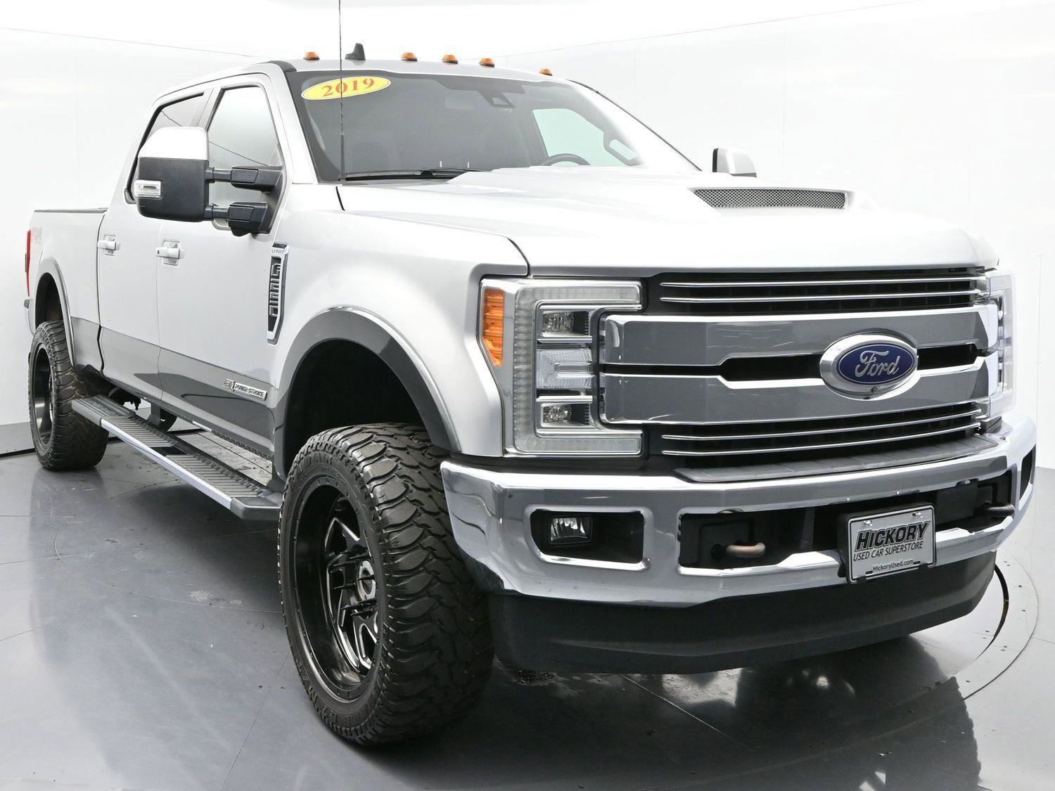 Used 2019 Ford F250 Lariat w/ Lariat Ultimate Package image 2