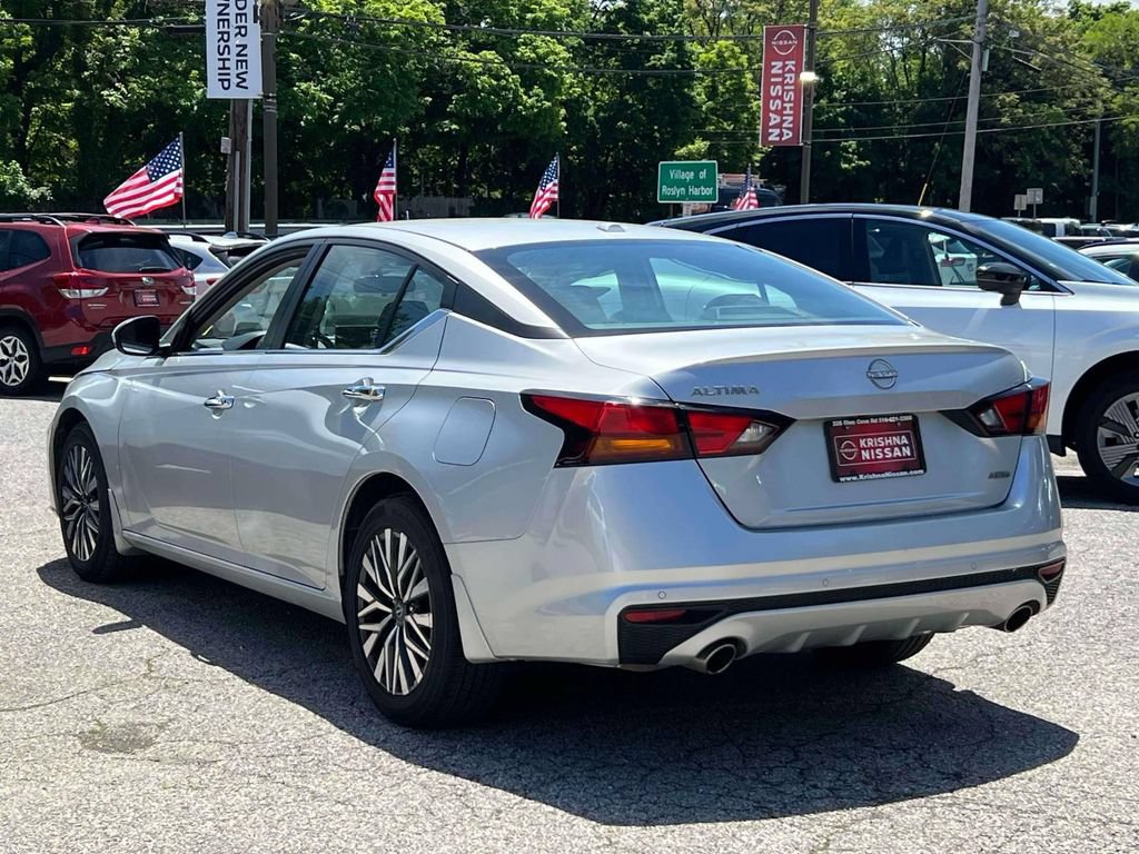 Used 2024 Nissan Altima 2.5 SV w/ SV Premium Package AWD/4WD image 8