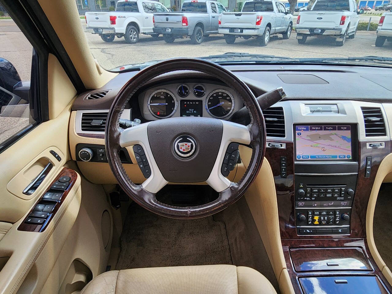 Used 2013 Cadillac Escalade Premium AWD/4WD image 18