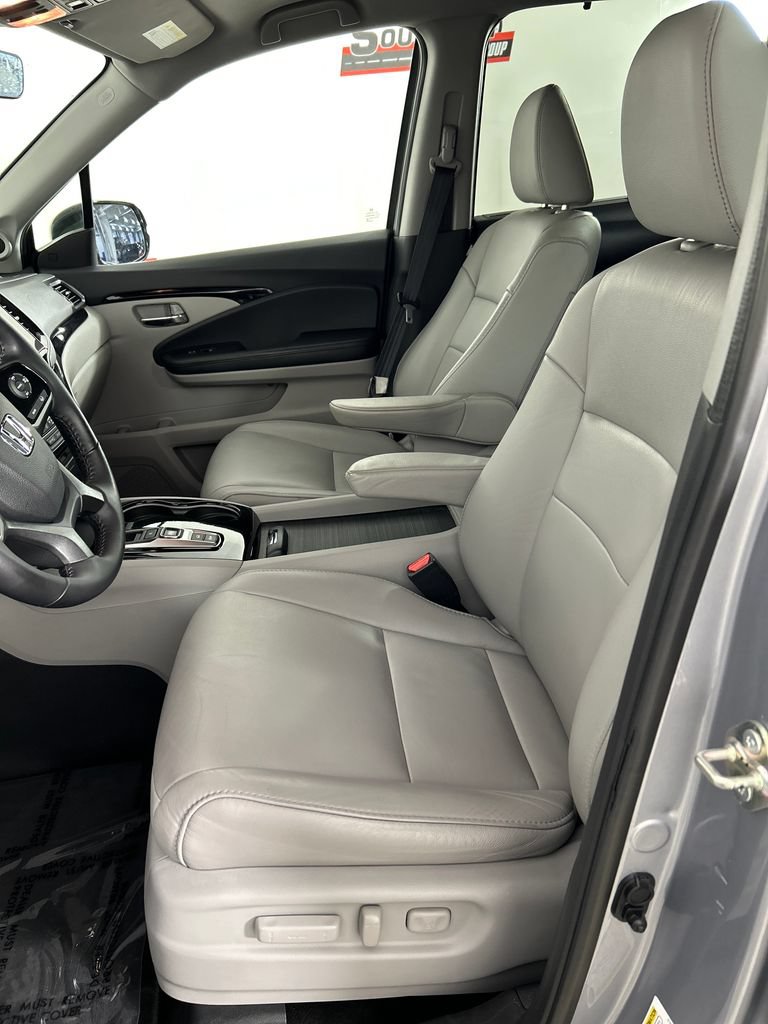 Used 2020 Honda Pilot Touring image 11