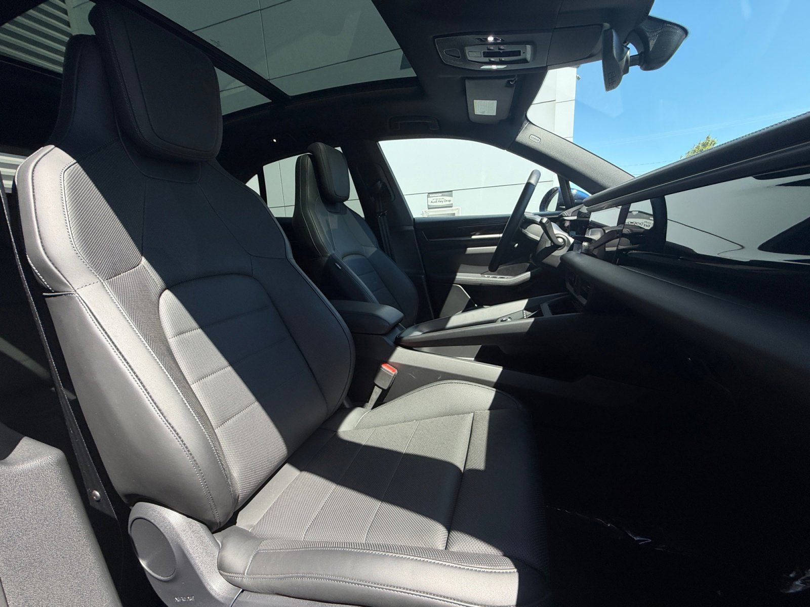 Certified 2024 Porsche Macan 4 Electric AWD/4WD image 20