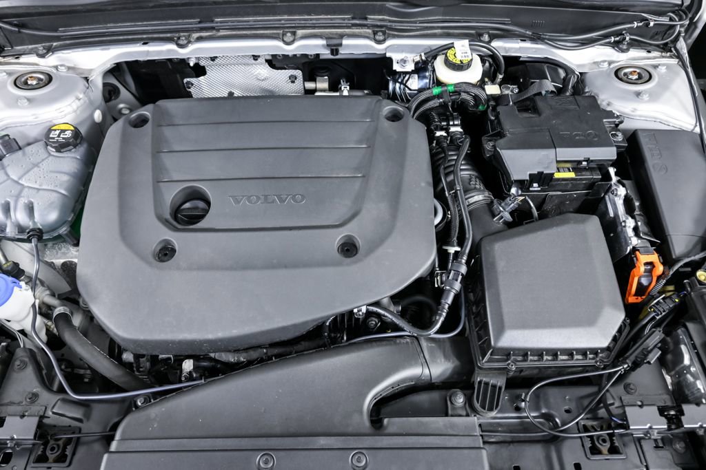 Certified 2025 Volvo XC40 B5 Plus image 35