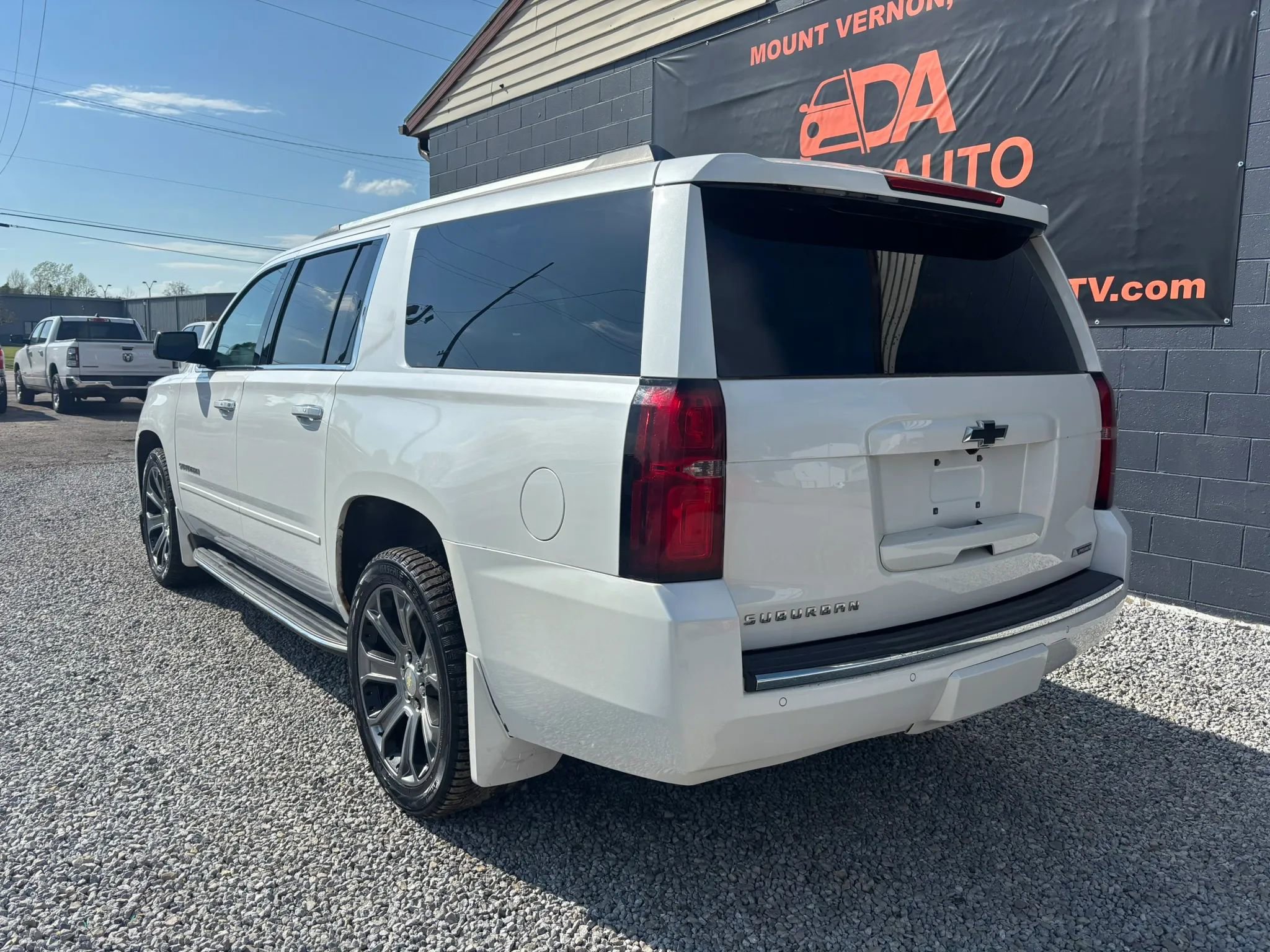 Used 2017 Chevrolet Suburban Premier AWD/4WD image 3