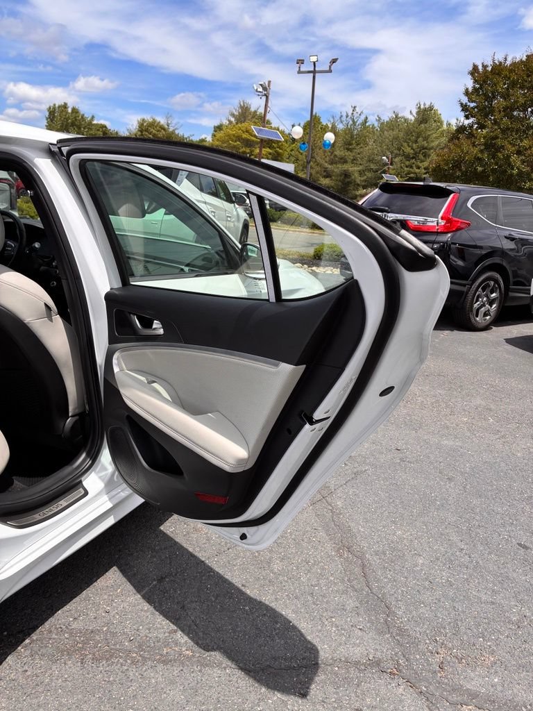 Used 2025 Genesis G70 3.3T Advanced AWD/4WD image 45