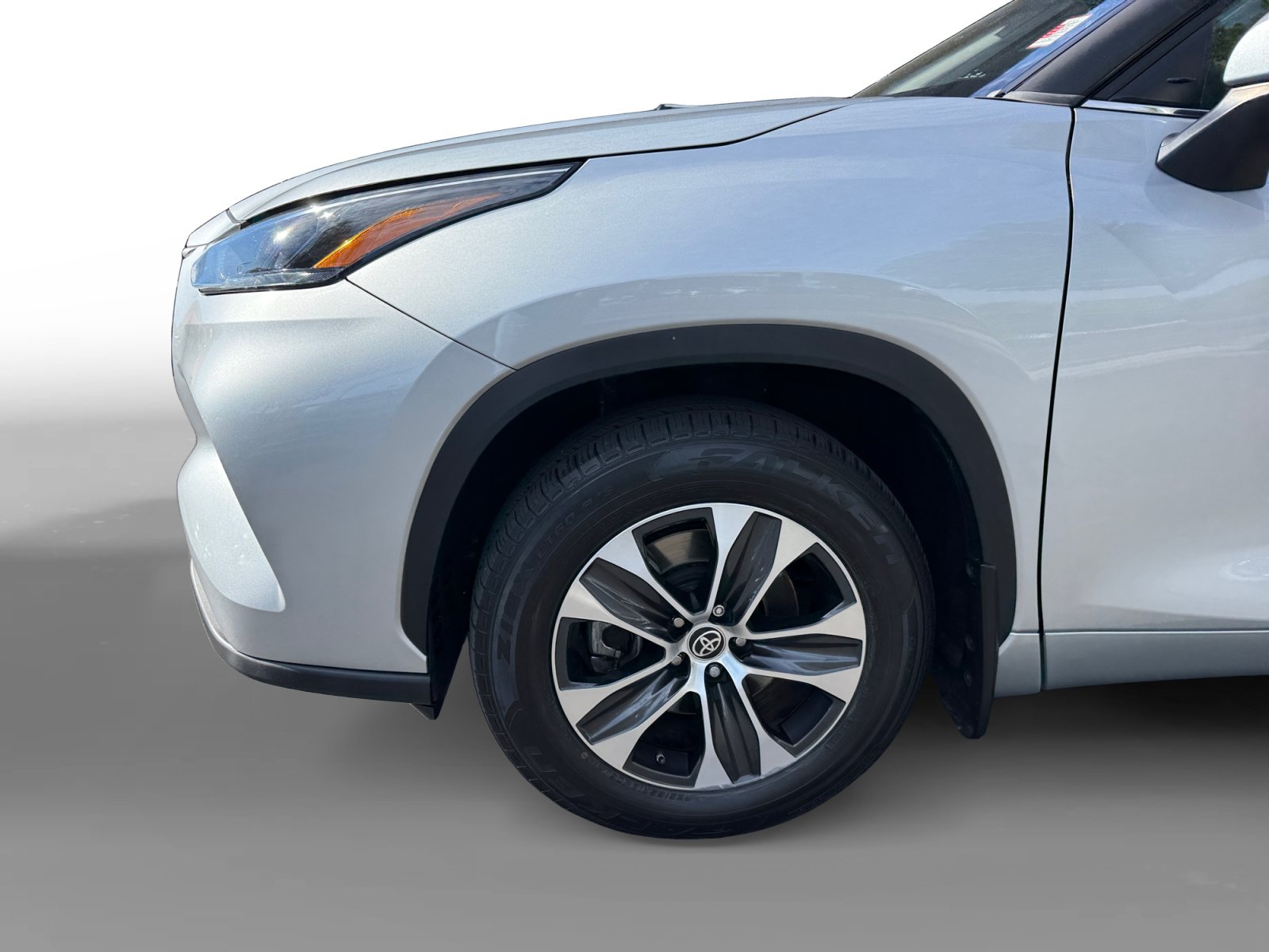 Used 2022 Toyota Highlander XLE FWD image 9