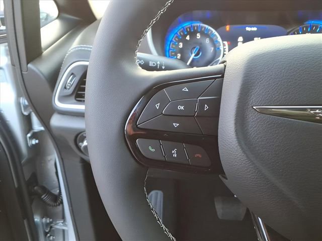 New 2026 Chrysler Pacifica Select AWD/4WD image 20