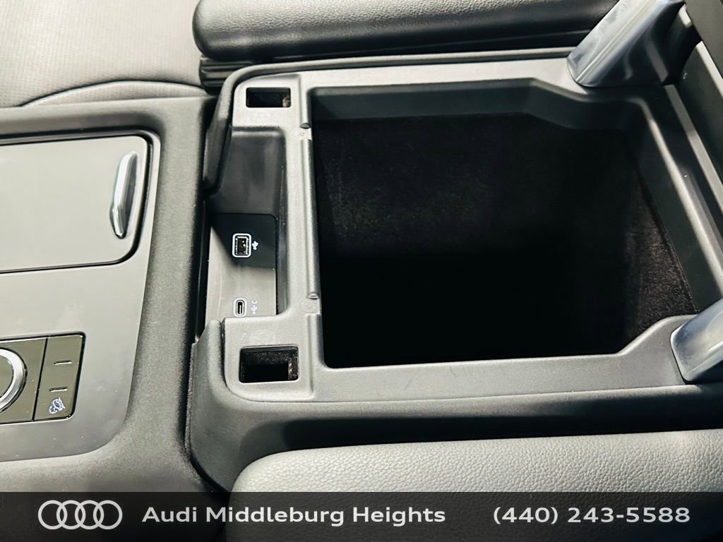 Used 2023 Land Rover Discovery S R-Dynamic image 19