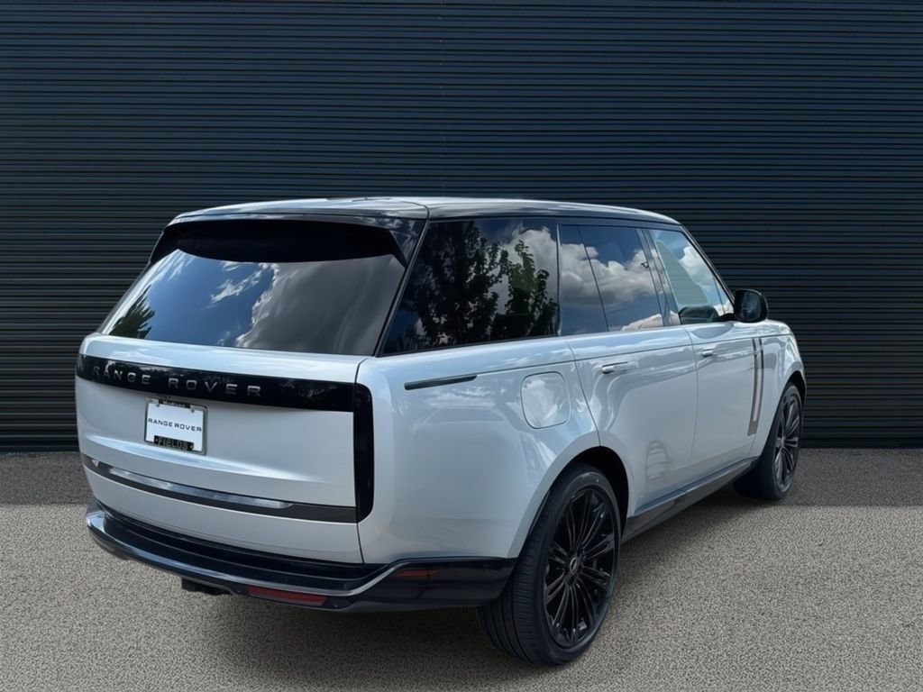 New 2025 Land Rover Range Rover SE image 3