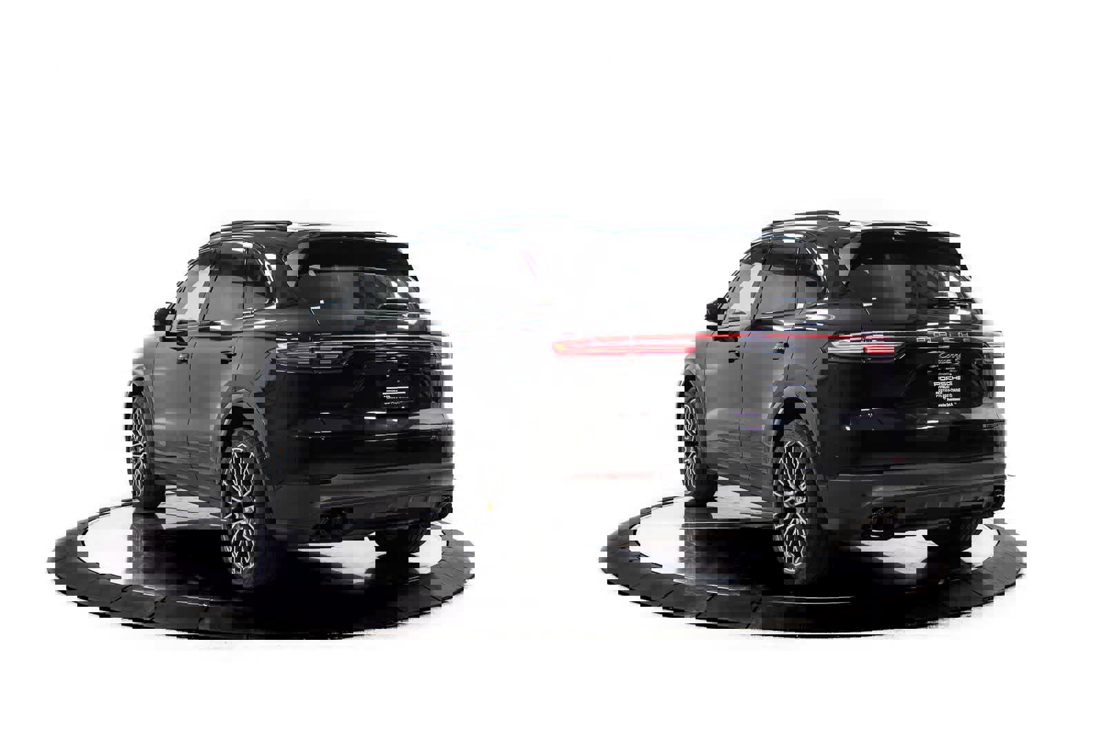 Certified 2023 Porsche Cayenne S Platinum image 3