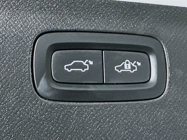 Used 2019 Volvo XC90 T8 Inscription w/ Protection Package Premier image 16