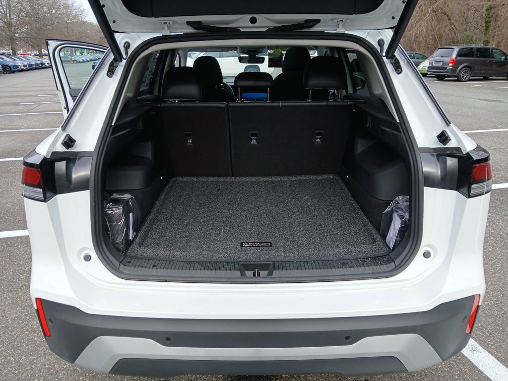 New 2025 Volkswagen Tiguan SE image 22