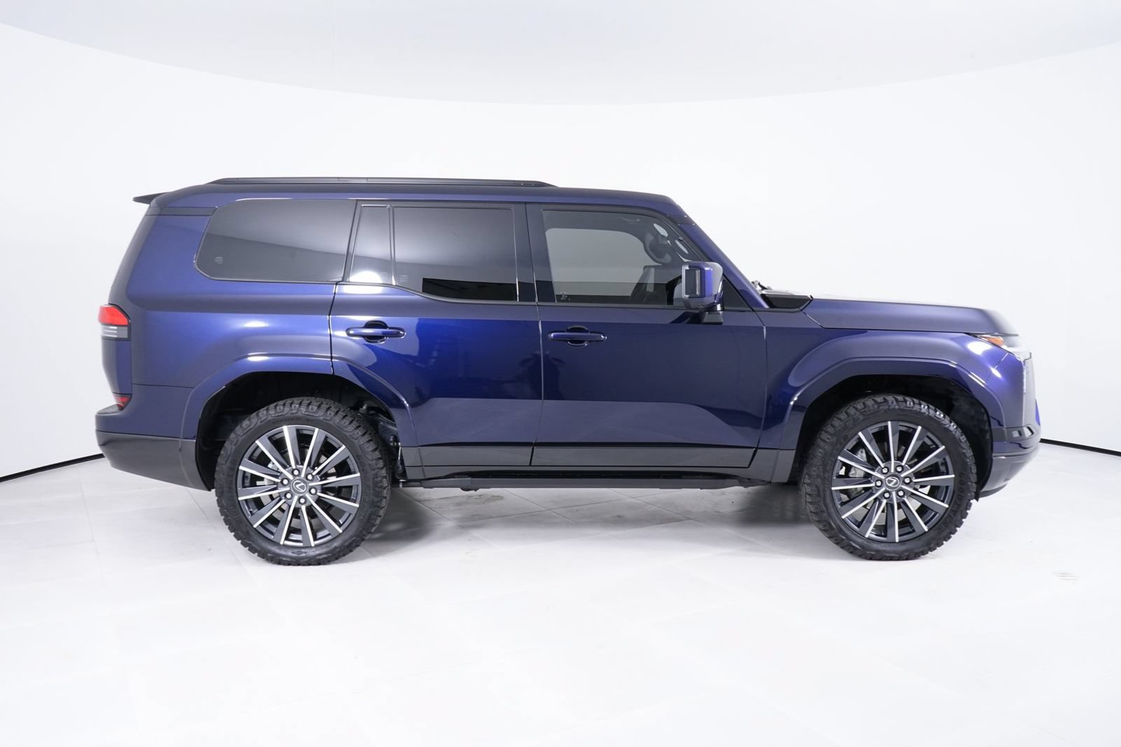 Used 2025 Lexus GX 550 w/ Accessory Package (2T) AWD/4WD image 8