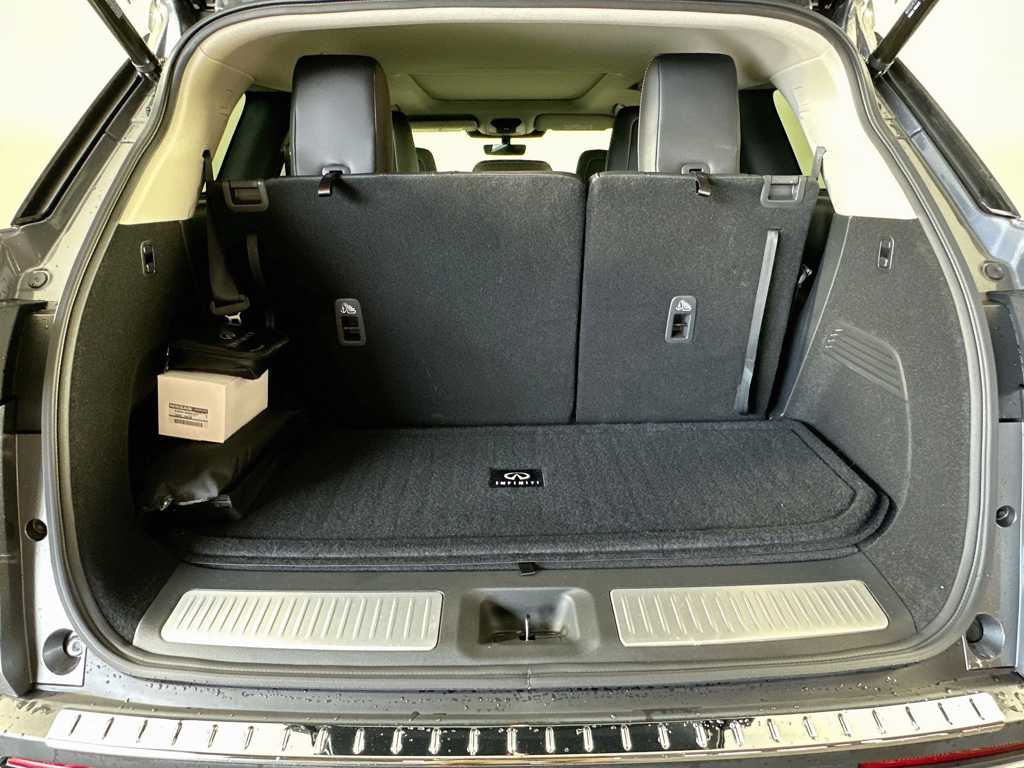Used 2023 INFINITI QX60 Luxe w/ Performance Audio Package FWD image 32