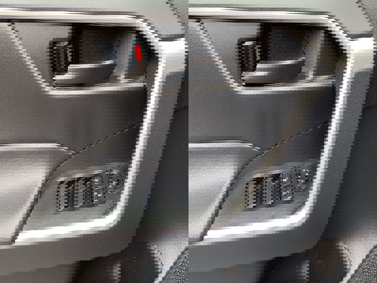 Used 2025 Toyota RAV4 LE image 19