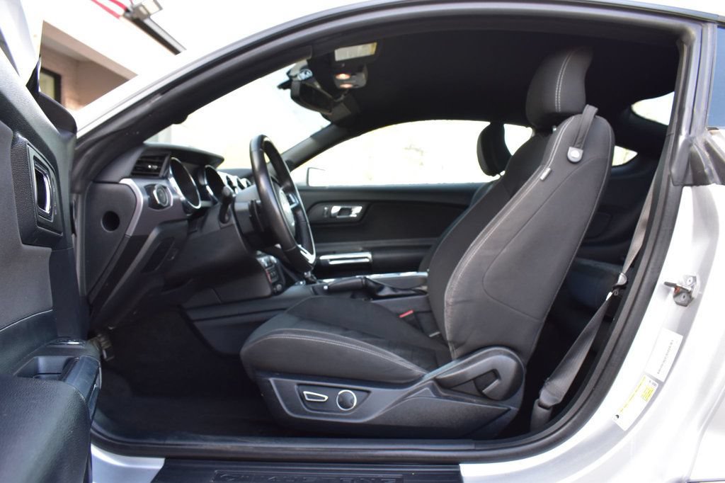 Used 2016 Ford Mustang Coupe RWD image 12