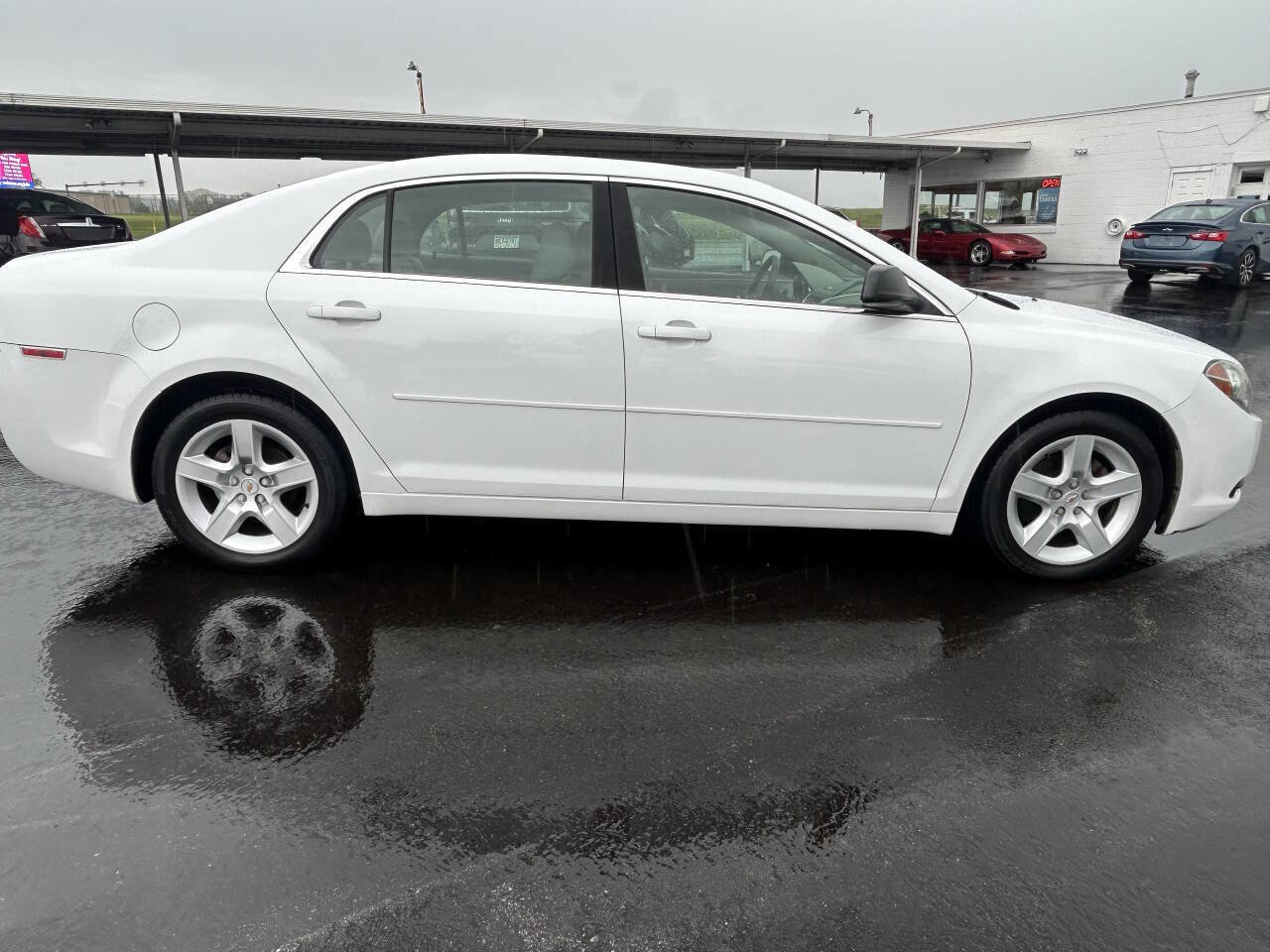 Used 2010 Chevrolet Malibu LS FWD image 4