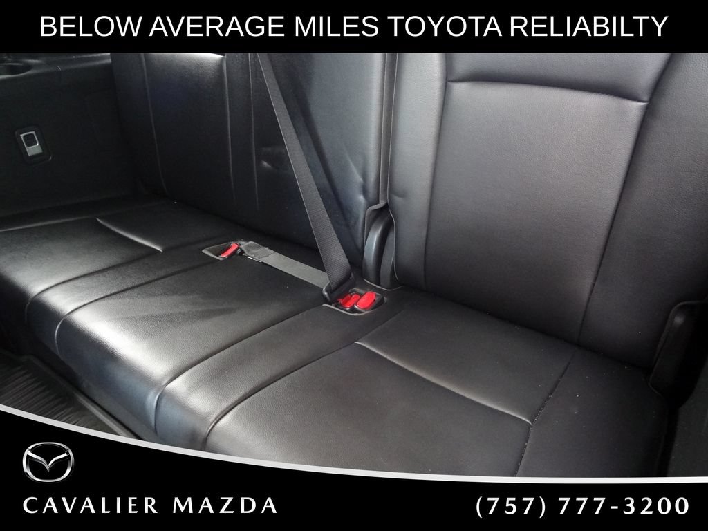 Used 2023 Toyota Highlander XLE AWD/4WD image 14