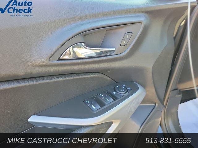 Used 2025 Chevrolet Trax RS w/ Driver Confidence Package FWD image 17