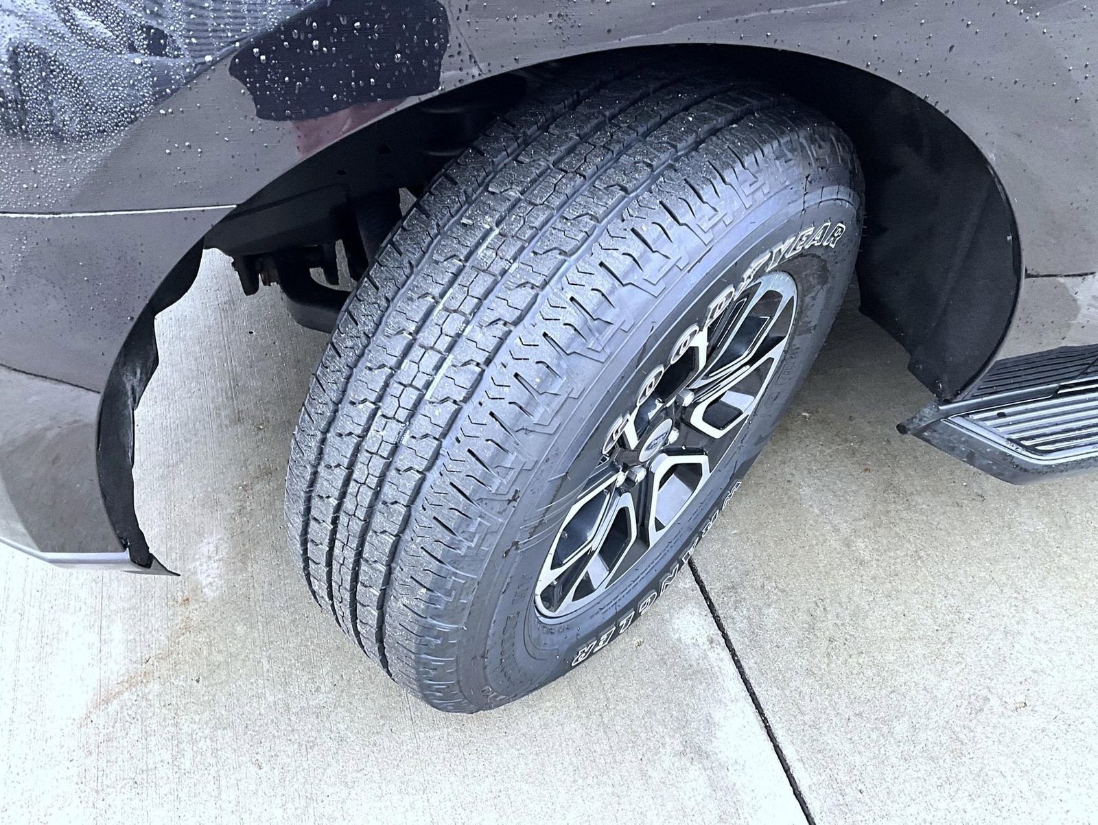 Used 2024 Ford Expedition XLT image 28