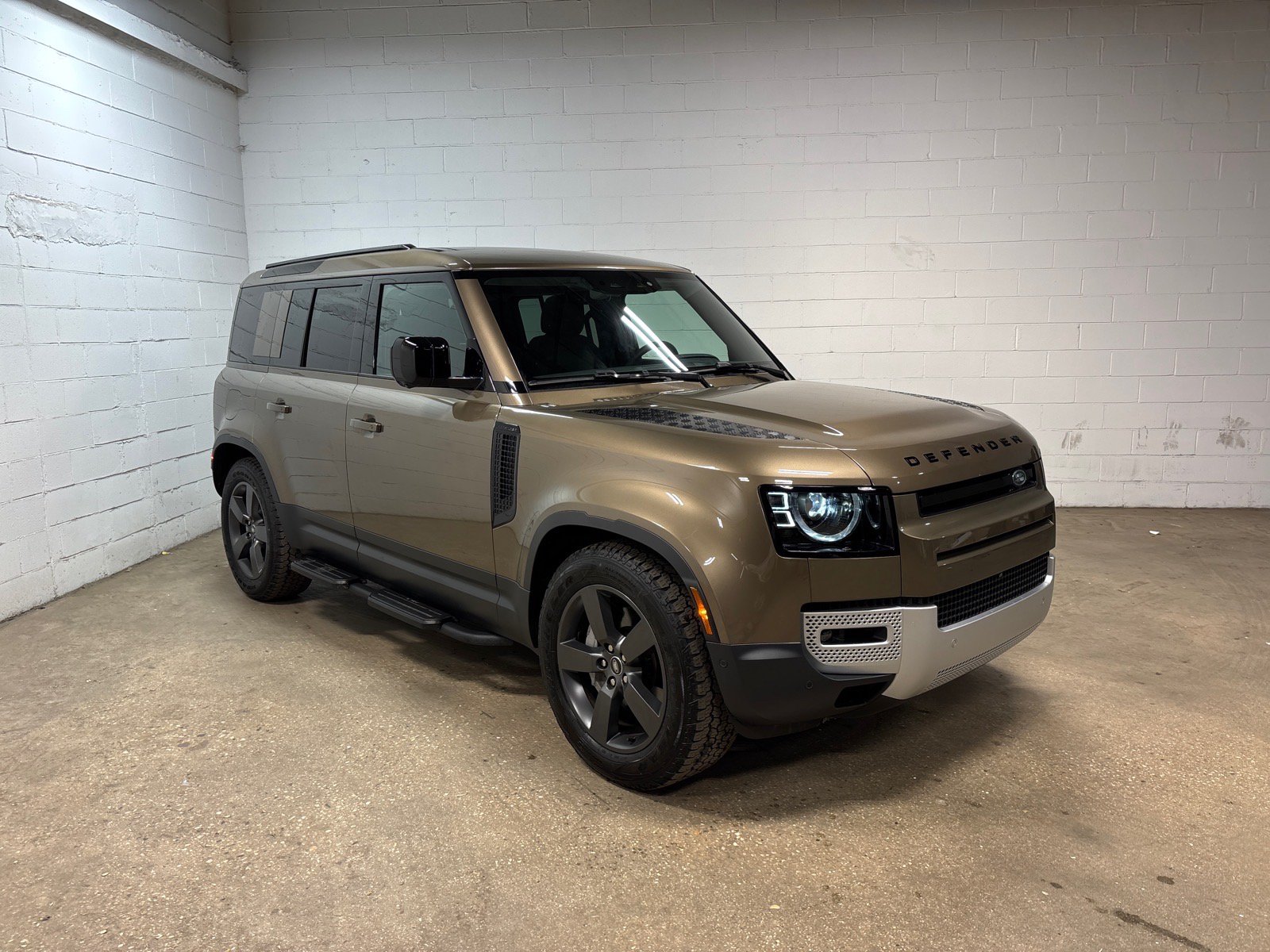 New 2025 Land Rover Defender 110 S AWD/4WD image 4