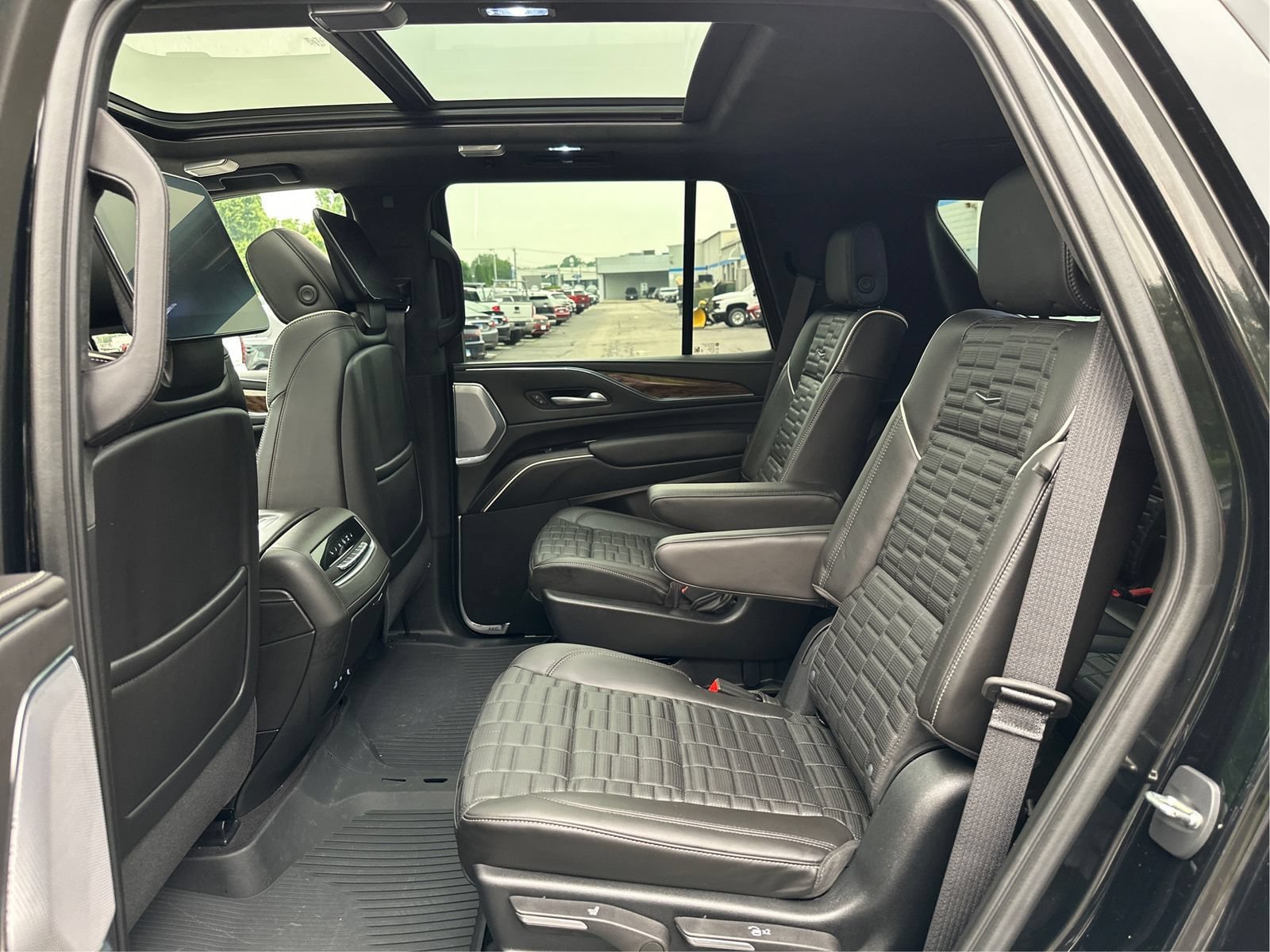 Certified 2023 Cadillac Escalade Sport Platinum w/ LPO, Floor Liner Package AWD/4WD image 10