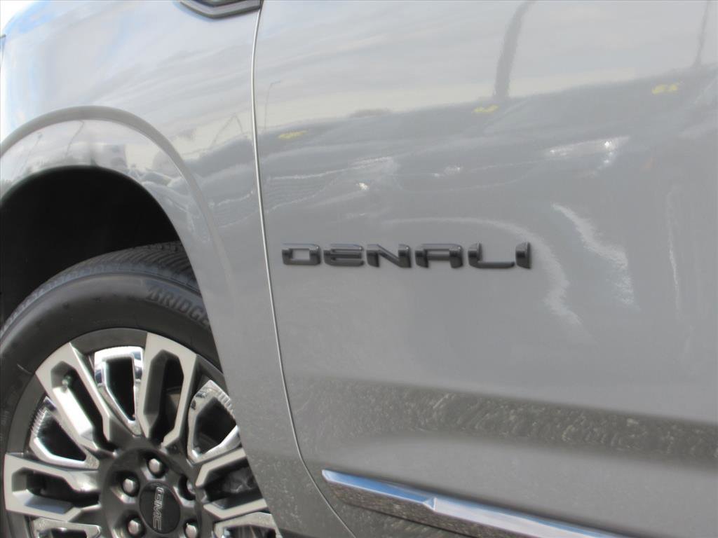Used 2023 GMC Yukon Denali Ultimate image 8