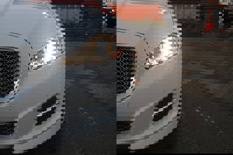 Used 2015 Jaguar XJ image 5