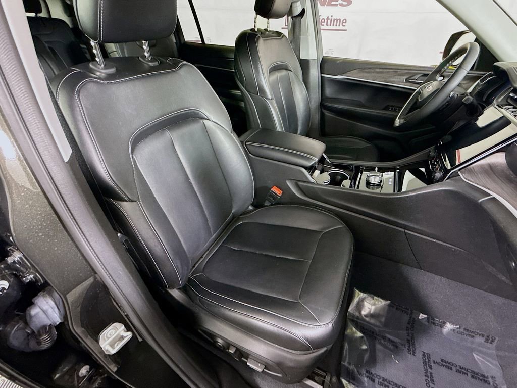 Used 2023 Jeep Grand Cherokee L Limited w/ Trailer Tow Group (B) AWD/4WD image 34