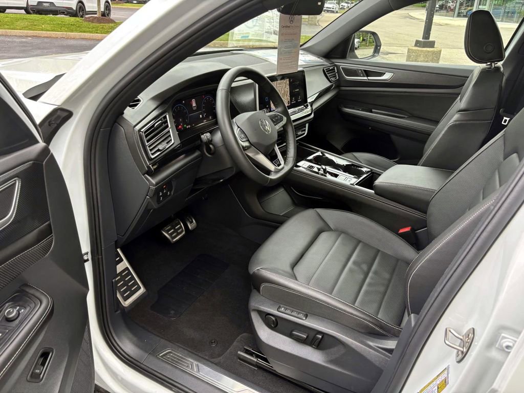 Used 2025 Volkswagen Atlas Cross Sport SEL R-Line image 25