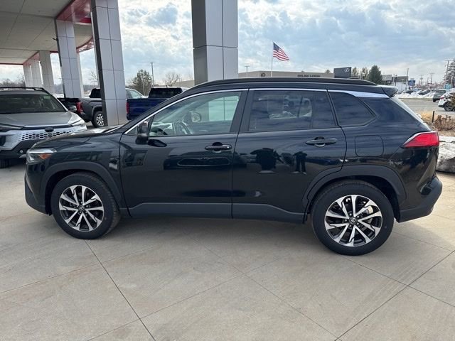 Used 2025 Toyota Corolla Cross XLE image 4