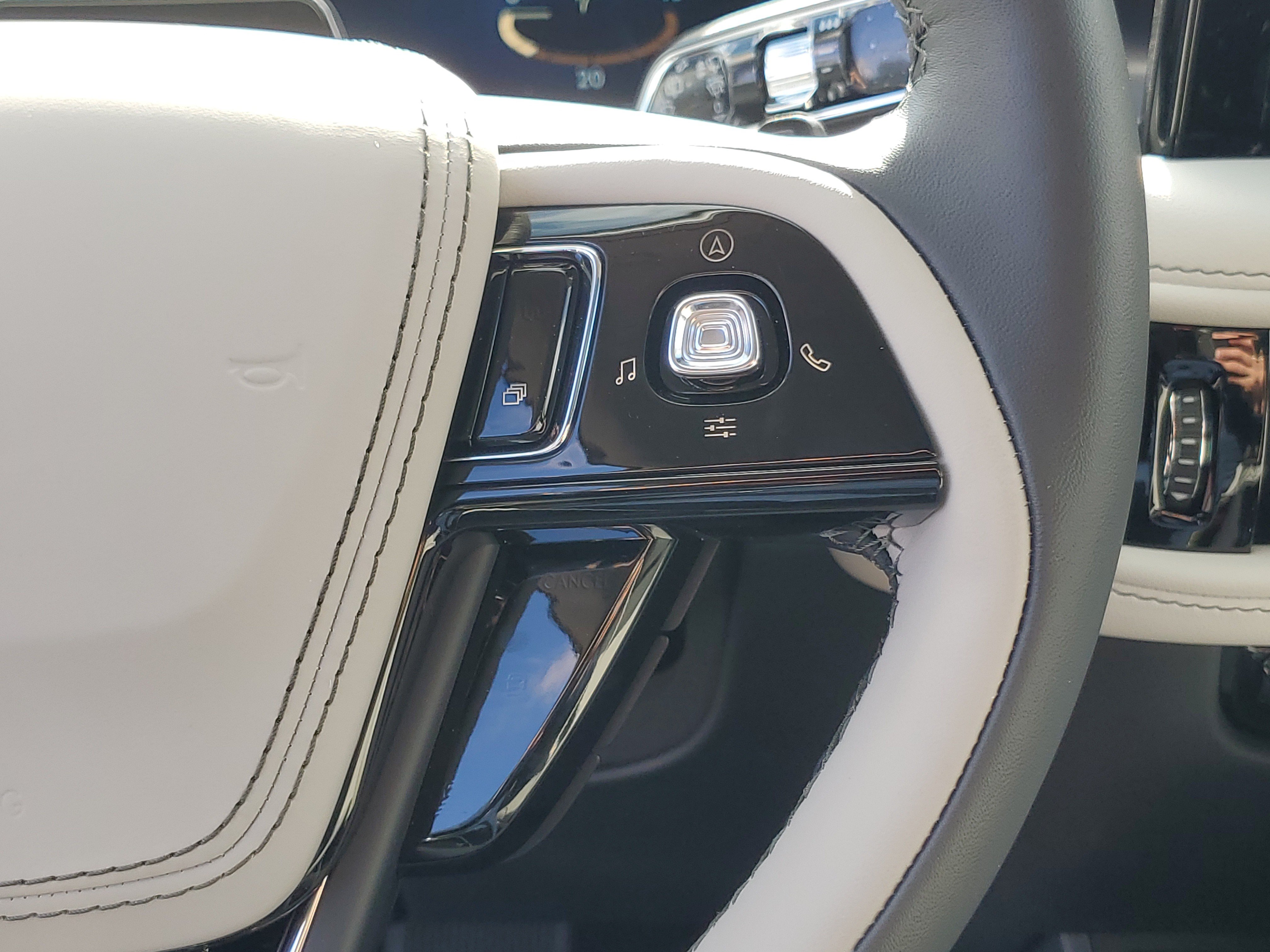 New 2026 Lincoln Aviator AWD image 17