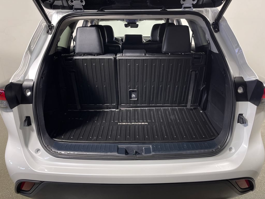 Used 2023 Toyota Highlander XLE FWD image 10